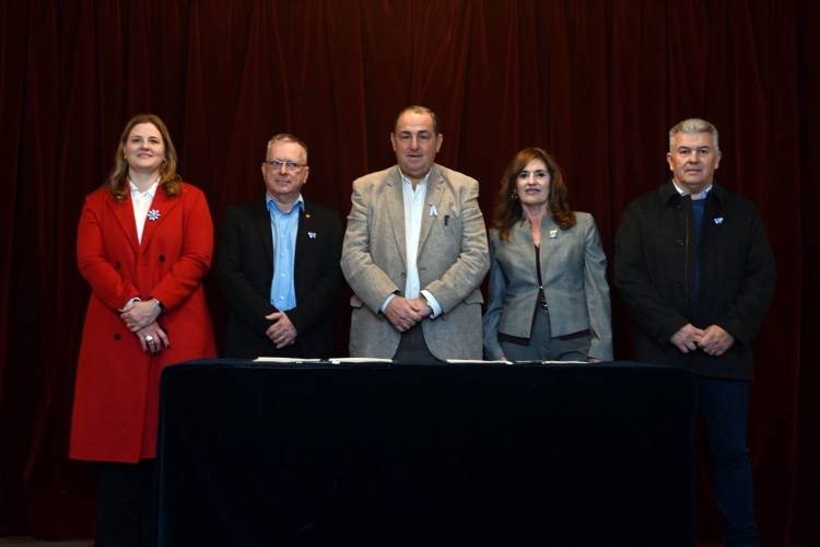 Municipalidad y Provincia firmaron un convenio para concluir las obras en el Teatro Municipal