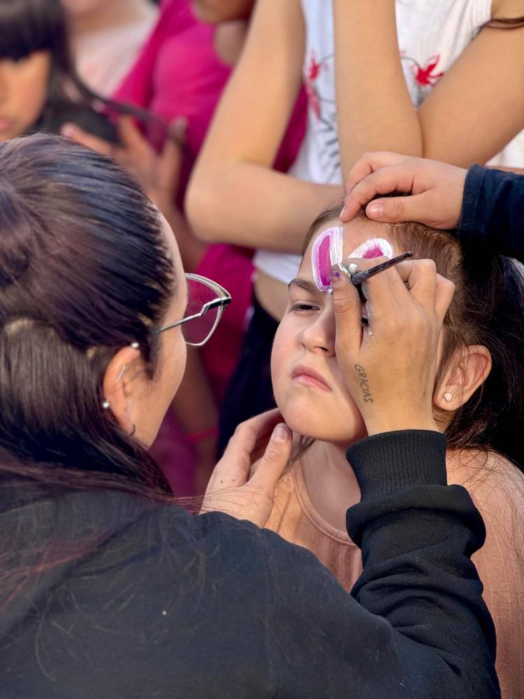 Las “Siestas Divertidas” llegaron a la Plaza 12 de Septiembre: tardes de juego, cultura y encuentro