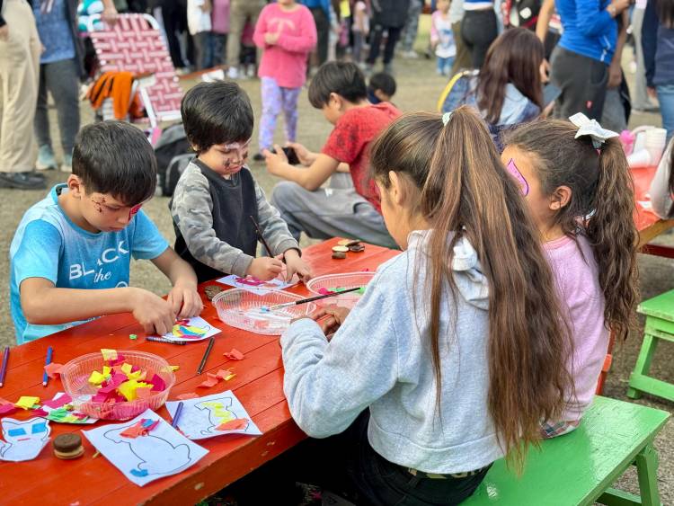 Las “Siestas Divertidas” llegaron a la Plaza 12 de Septiembre: tardes de juego, cultura y encuentro