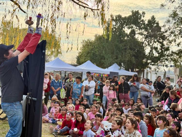 Las “Siestas Divertidas” llegaron a la Plaza 12 de Septiembre: tardes de juego, cultura y encuentro