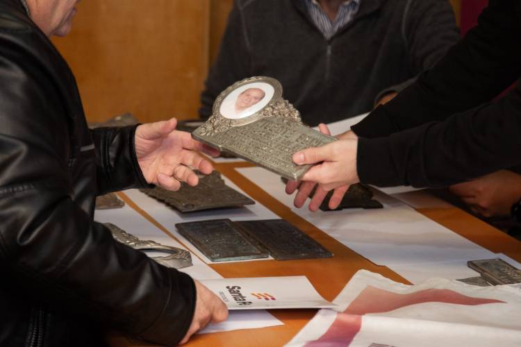 Provincia ya reintegró a más de 30 familias placas robadas de cementerios
