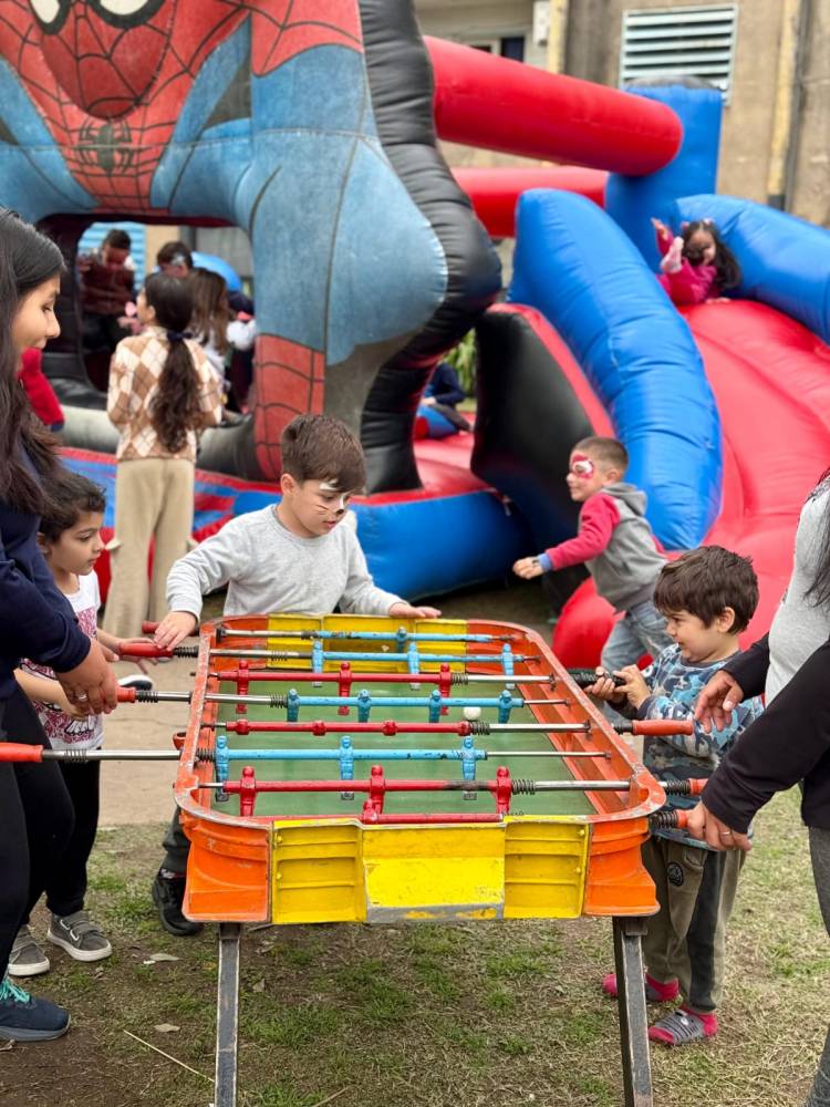 Las “Siestas Divertidas” llegaron a Plaza Bordagaray con propuestas para toda la familia