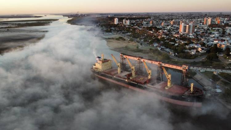 Puertos santafesinos en alza: en el primer semestre se movieron 110.000 toneladas y 10.000 contenedores más que en 2024