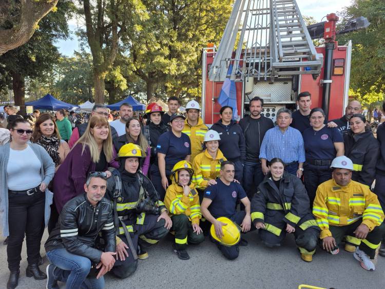 El Cuartel de Bomberos Voluntarios presentó su primer camión autobomba