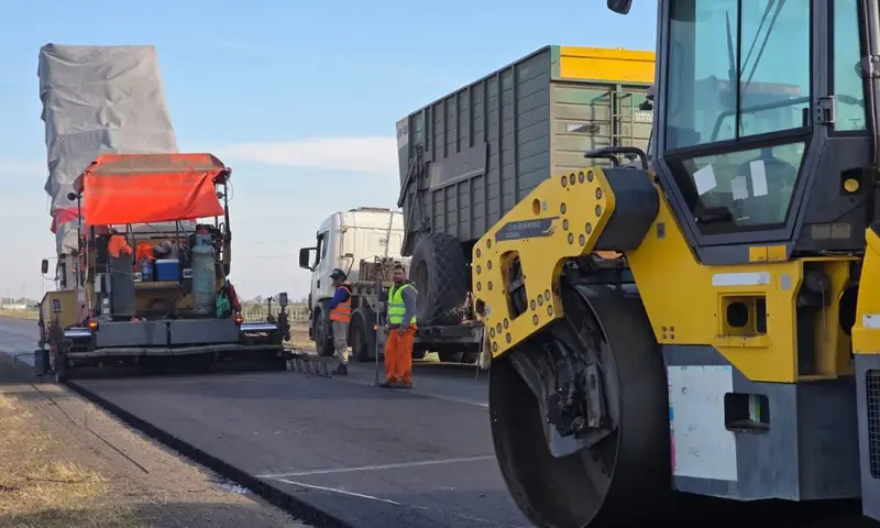 Michlig recorrió obras de repavimentación sobre RP23 y entregó Créditos Apícolas por más de $50 millones