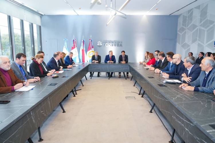 Región Centro: Pullaro, Llaryora y Frigerio reclamaron más federalismo y el fin de las retenciones al campo