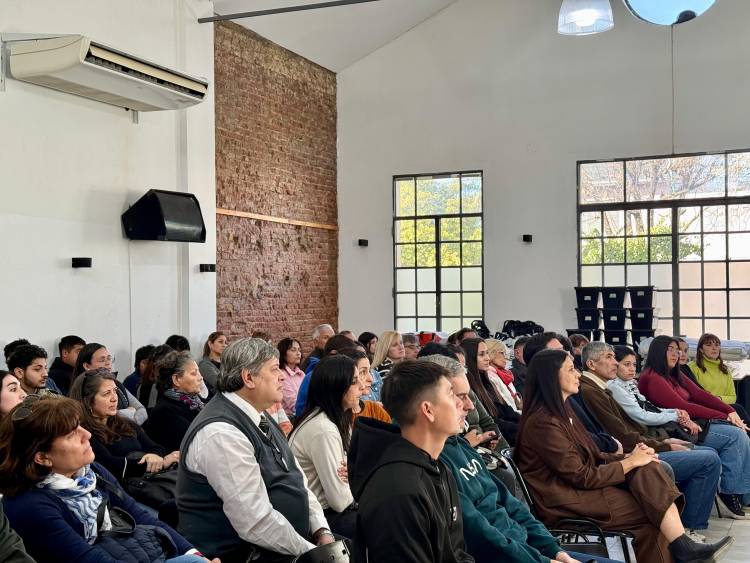 Entrega de herramientas y certificados a egresados de los cursos de Empleo Verde