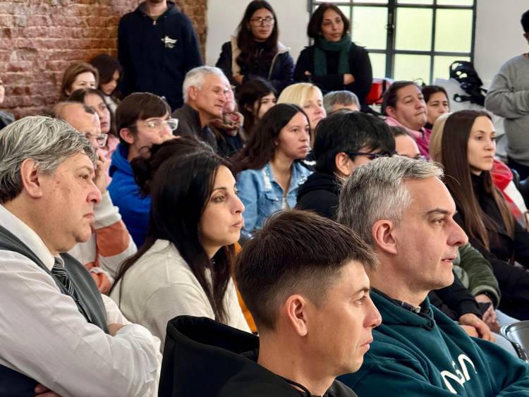 Entrega de herramientas y certificados a egresados de los cursos de Empleo Verde