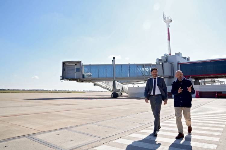 Pullaro anunció cómo será el proceso de renovación de la pista del Aeropuerto de Rosario, que financiará la Provincia