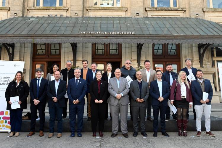 Mercociudades: Poletti intercambió experiencias con 25 intendentes santafesinos