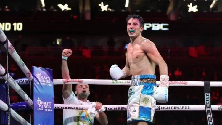 Mirco Cuello aplastó a Sergio Ríos por KO en Libia: ¡Argentina tiene un nuevo campeón del mundo!