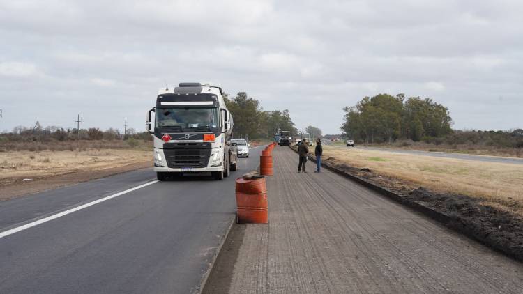 Enrico: “Promediamos ya el 35 ? la obra del Tercer Carril de la autopista y proyectamos concluirla a mediados de 2026”
