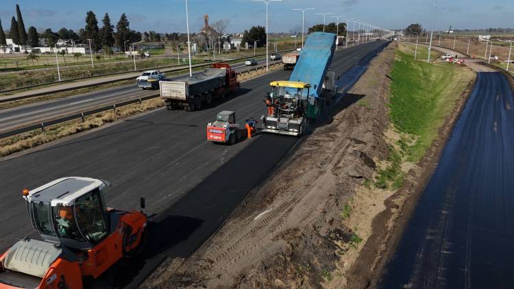 Enrico: “Promediamos ya el 35 ? la obra del Tercer Carril de la autopista y proyectamos concluirla a mediados de 2026”