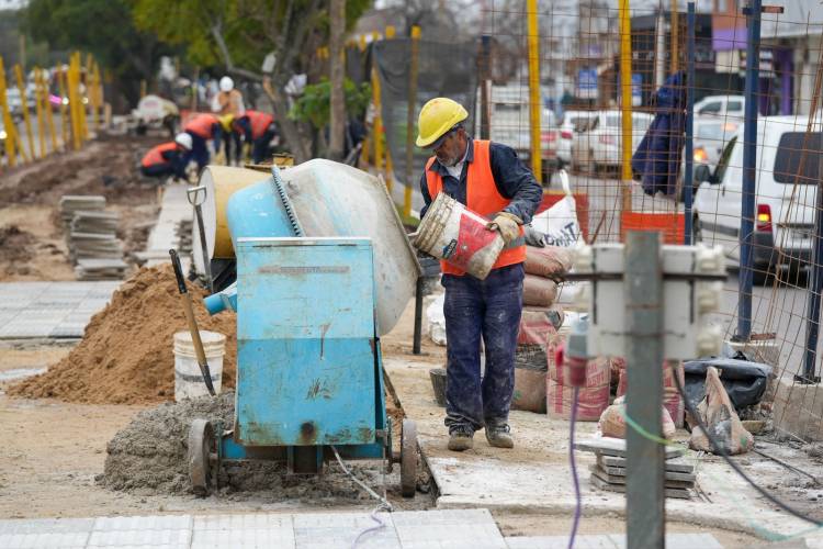 Acuerdo Capital: la pavimentación de calle Larrea y avenida Peñaloza entra en la etapa final