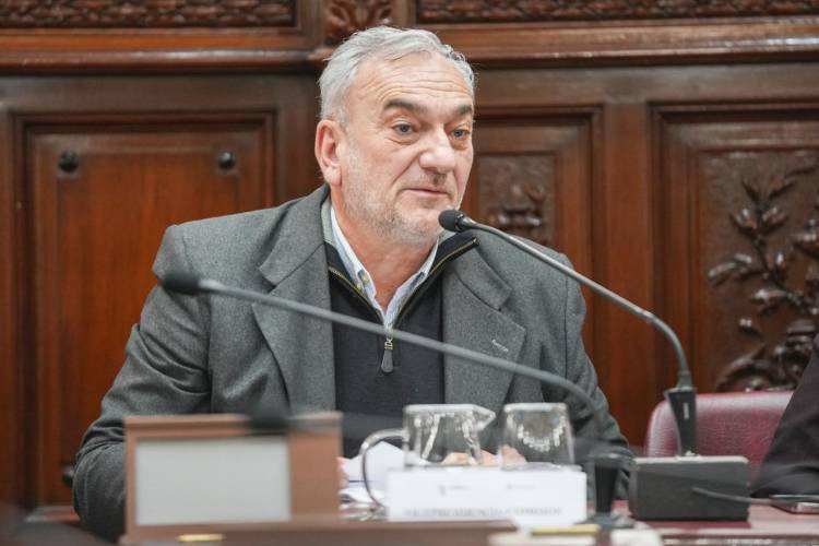 Alcides Calvo: Estamos debatiendo tems trascendentes para los santafesinos como la seguridad y los servicios públicos"