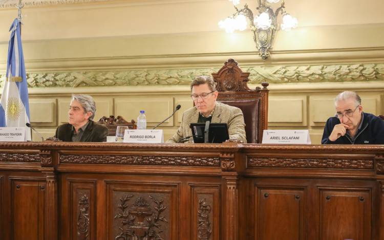 La Comisión de Poder Legislativo y Poder Ejecutivo analizó artículos competentes a la Legislatura