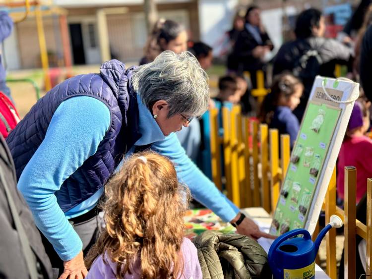 Jornada de huerta en el Jardín Juan Carlos Nava N.º 163
