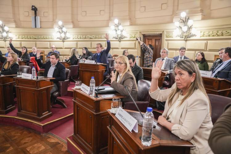 La Comisión de Poder Legislativo y Ejecutivo emitió sus primeros dictámenes