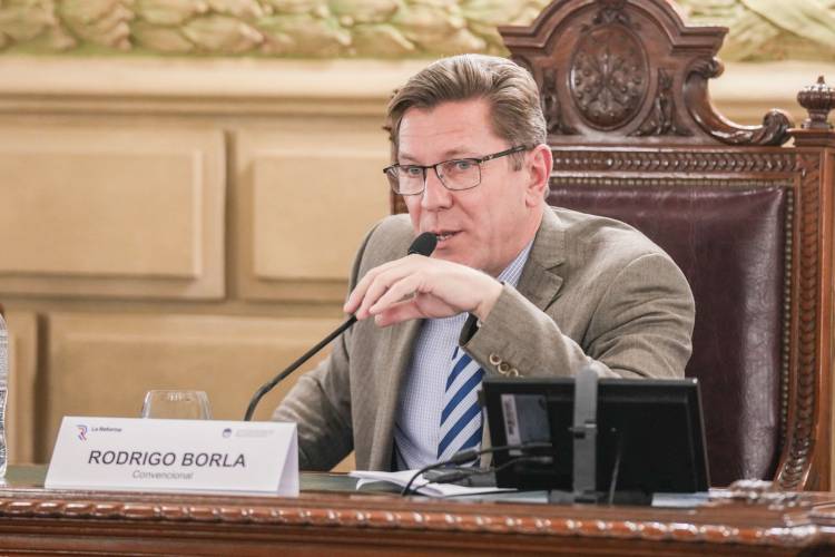 La Comisión de Poder Legislativo y Ejecutivo emitió sus primeros dictámenes
