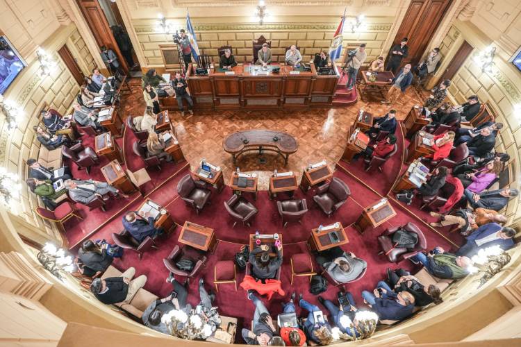 La Comisión de Poder Legislativo y Ejecutivo emitió sus primeros dictámenes