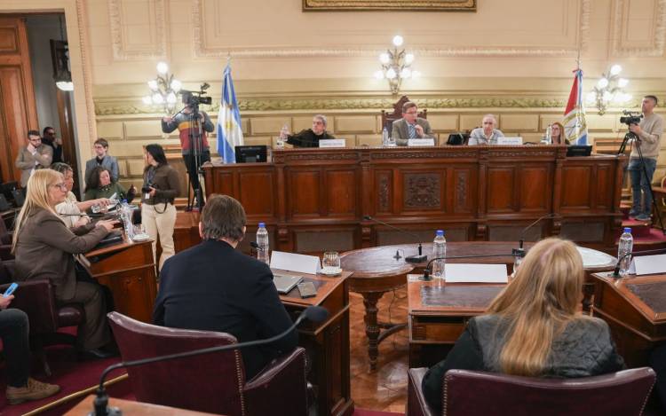 La Comisión de Poder Legislativo y Ejecutivo emitió sus primeros dictámenes