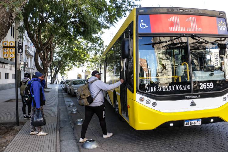 Colectivos: tras el análisis de costos se determinó el precio del boleto en 1.580 pesos