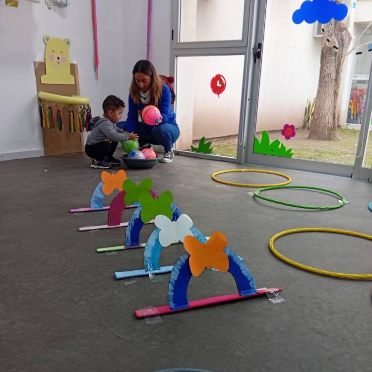 Juegos de playa y carpas de tela: el Municipio avanza en el equipamiento para los jardines