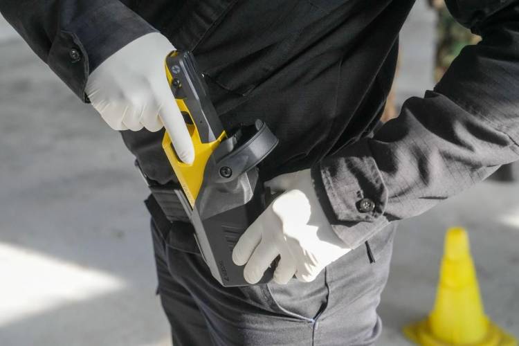 Seguridad: Santa Fe comenzó la formación de policías en el uso de pistolas Taser