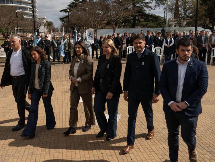 Pullaro: “San Martín luchó por la libertad y nosotros hoy debemos honrarlo luchando unidos por la igualdad para salir adelante”