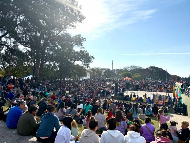 Con un movimiento de más de 15 mil personas el municipio festejó el Dia del Niño en la costanera santotomesina