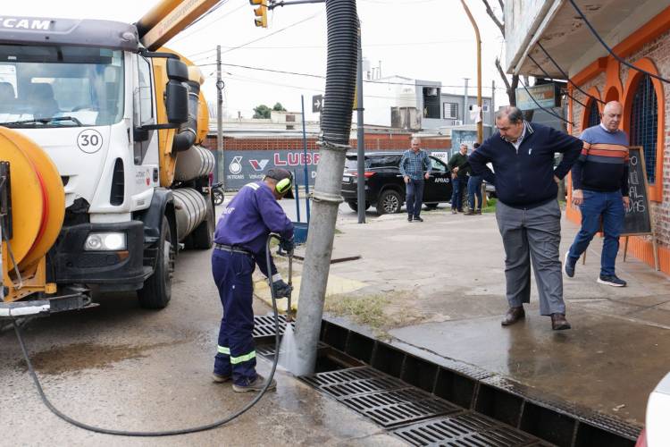 Alerta meteorológica: Poletti recorrió las tareas preventivas en distintos puntos de la ciudad