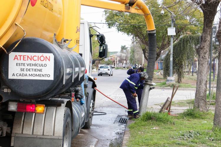 Alerta meteorológica: Poletti recorrió las tareas preventivas en distintos puntos de la ciudad