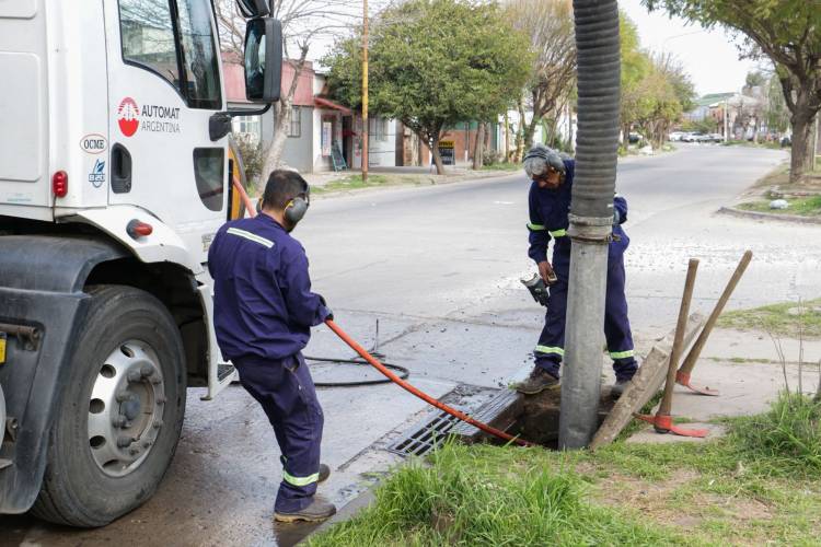 Alerta meteorológica: Poletti recorrió las tareas preventivas en distintos puntos de la ciudad