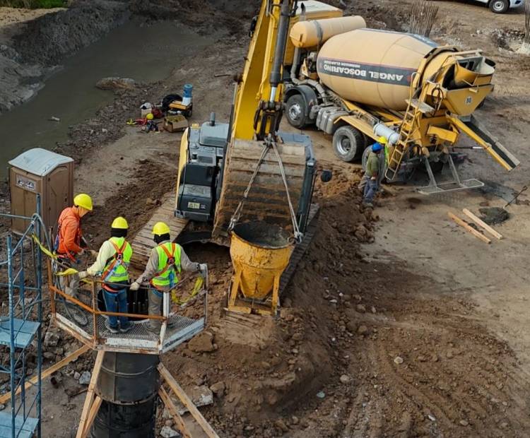 Provincia hormigonó las primeras 3 columnas del Nuevo Puente Carretero