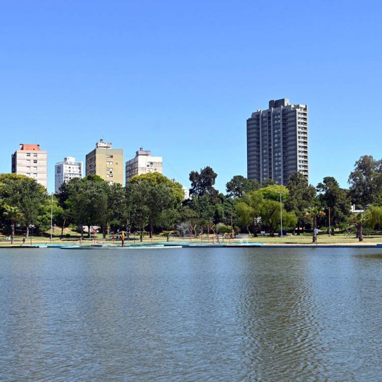 El Municipio continúa con las obras para mejorar las condiciones del lago del Parque del Sur