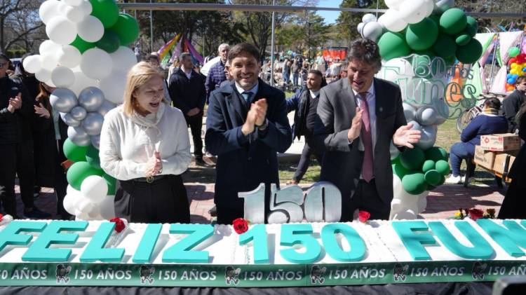 Pullaro encabezó el acto por el 150° aniversario de Funes e inauguró obras en un club afectado por el temporal de marzo