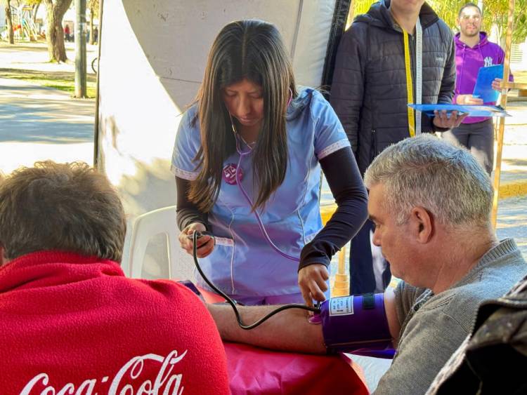 Santo Tomé vivió la primera Expo Salud 2025 en Plaza Libertad