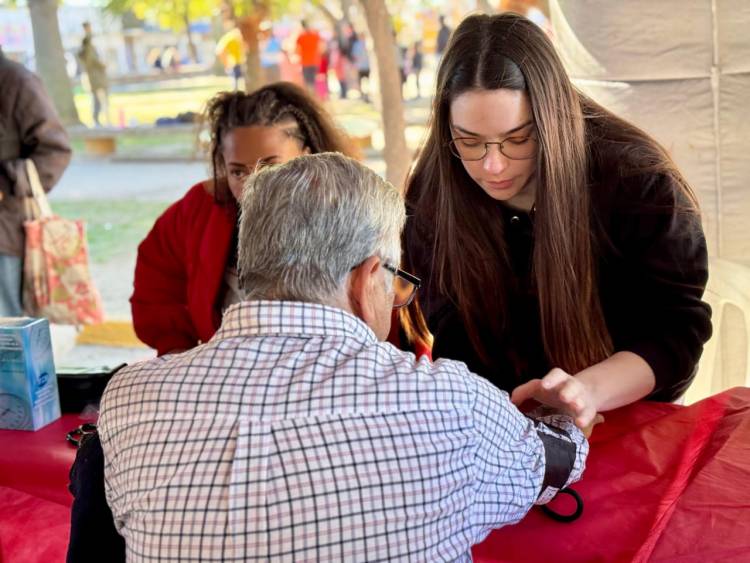 Santo Tomé vivió la primera Expo Salud 2025 en Plaza Libertad