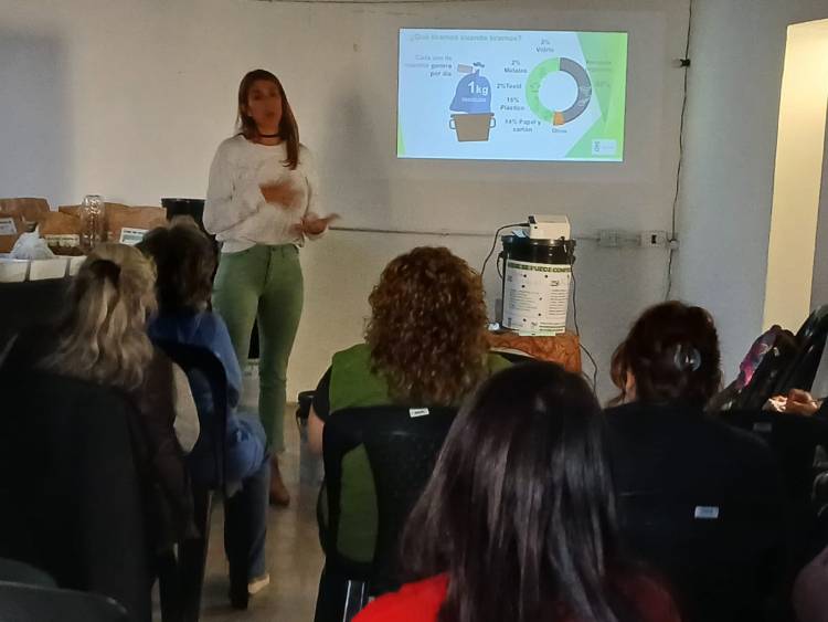 La Municipalidad continúa con los talleres de compostaje domiciliario