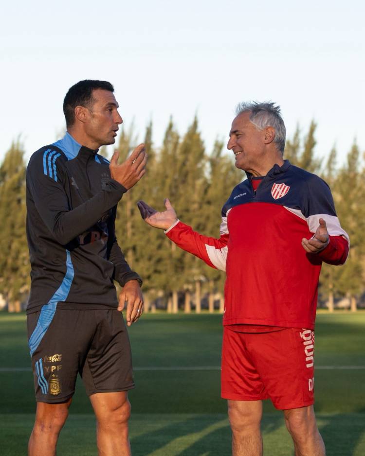 El plantel de Unión recibió la visita de Lionel Scaloni
