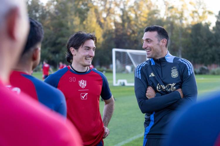 El plantel de Unión recibió la visita de Lionel Scaloni