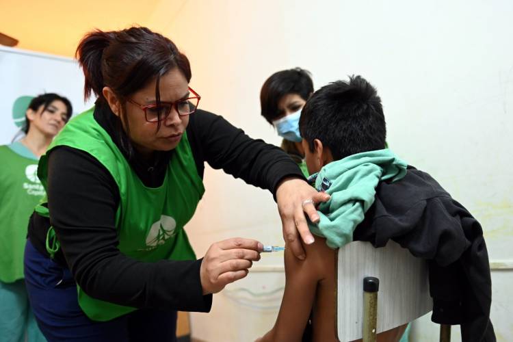 #ModoVacuna: comenzó una inédita campaña de vacunación en las escuelas de la ciudad