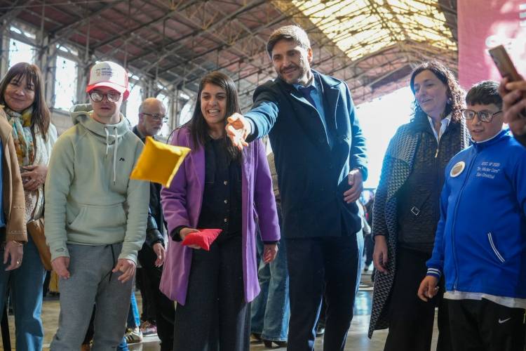 Pullaro destacó “la iniciativa e innovación de alumnos y docentes” en la Feria de Comunidades de Aprendizajes