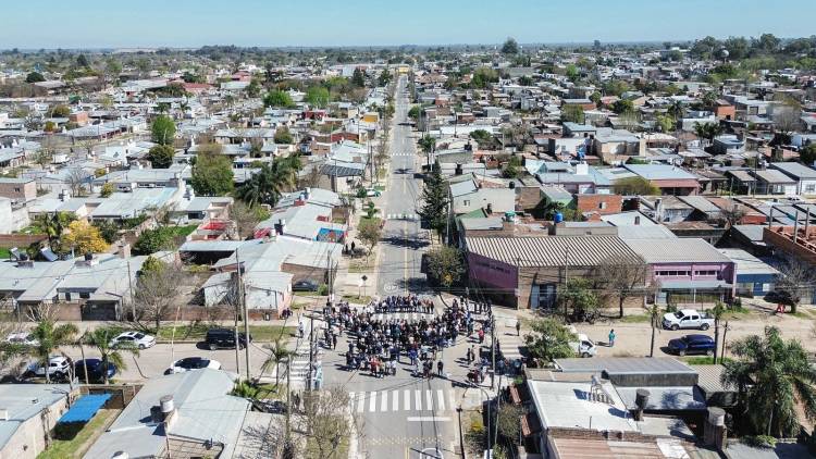 Pullaro inauguró la pavimentación de calle Larrea, la primera de 5 obras del Acuerdo Capital