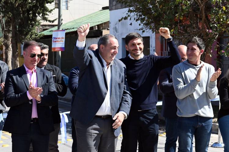Poletti y Pullaro inauguraron la obra de calle Larrea, la primera del Acuerdo Capital