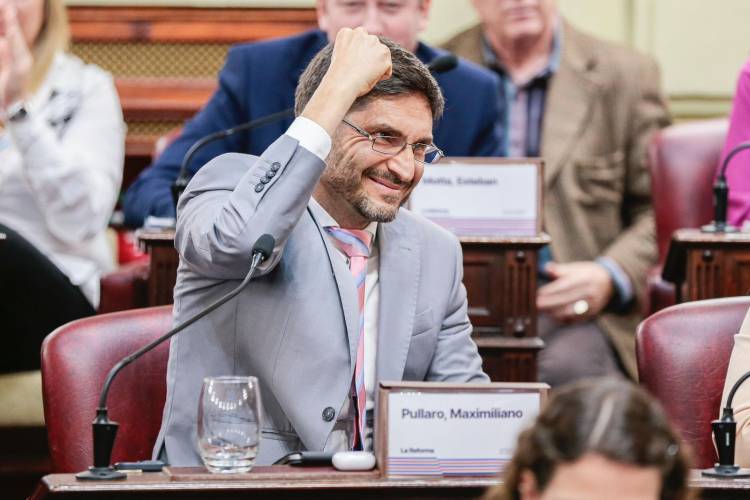 Pullaro: “Esta Constitución le abre las puertas al futuro y termina con los privilegios del poder”