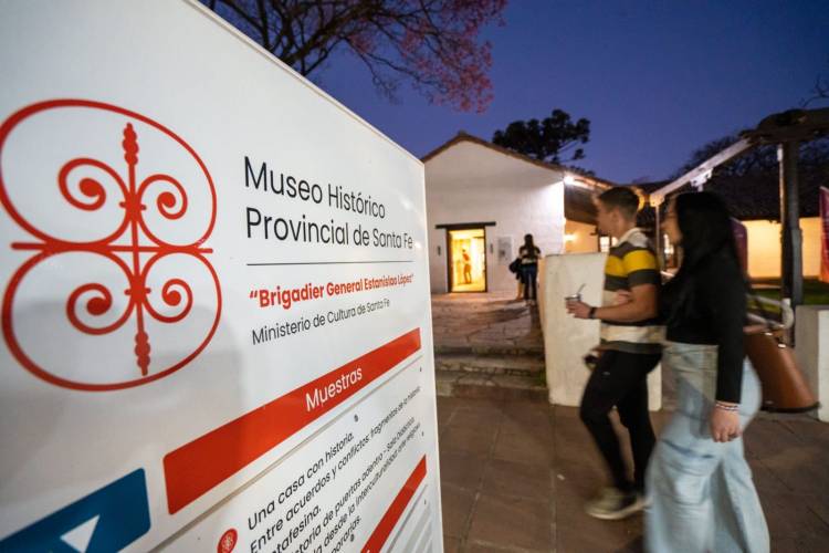 Noche de los Museos: frente a Casa de Gobierno se desarrollará el primer desfile nocturno de Santa Fe