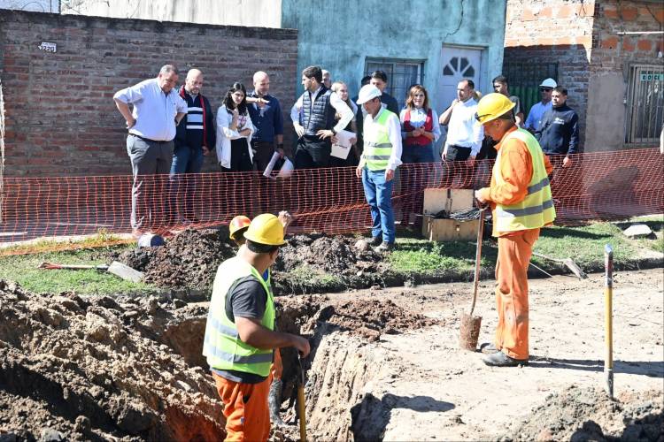 Poletti y Pullaro recorrieron las obras que se ejecutan en barrio San Lorenzo