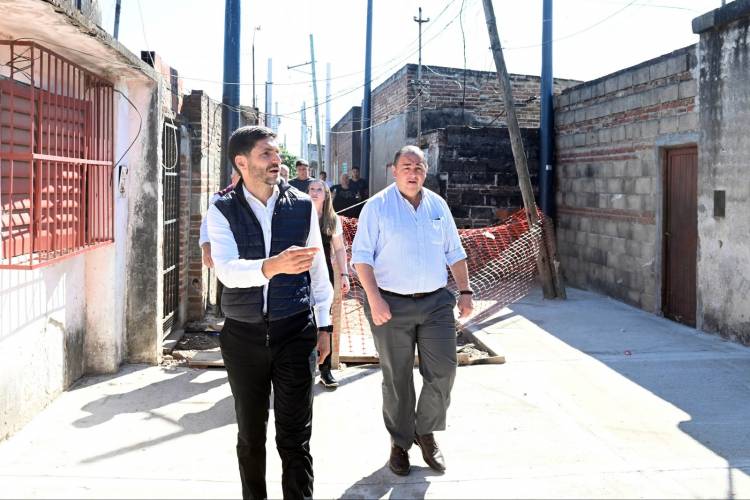 Poletti y Pullaro recorrieron las obras que se ejecutan en barrio San Lorenzo