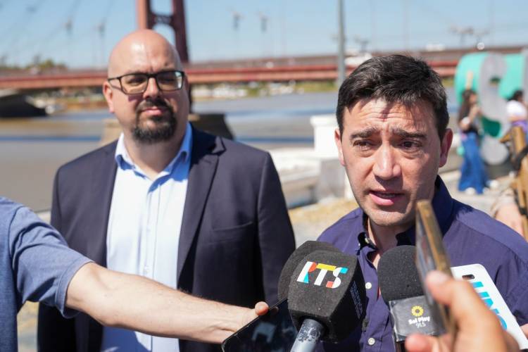 Exhibieron en la Costanera santafesina vehículos incautados al delito que serán subastados este jueves en la Estación Belgrano